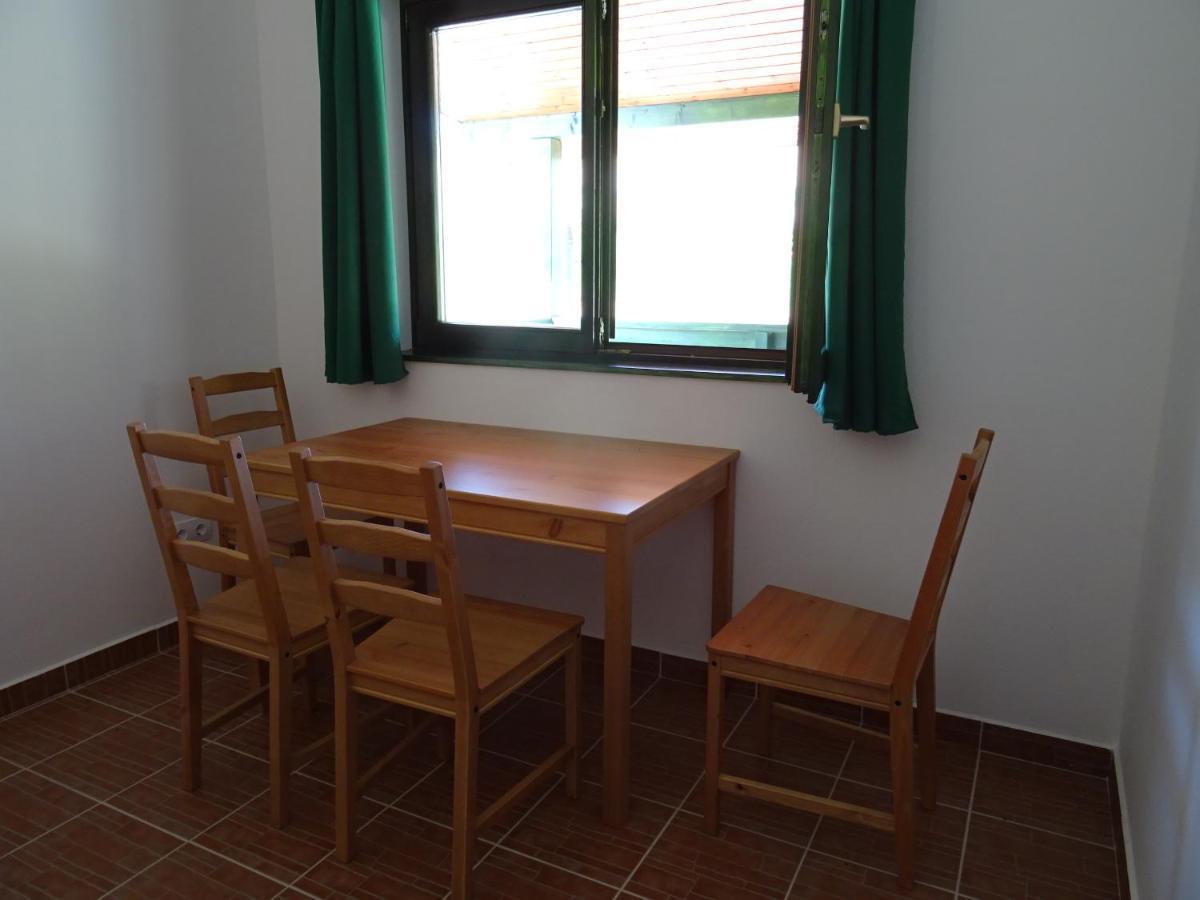 Kisrejtek Apartmanhaz Lispeszentadorján エクステリア 写真