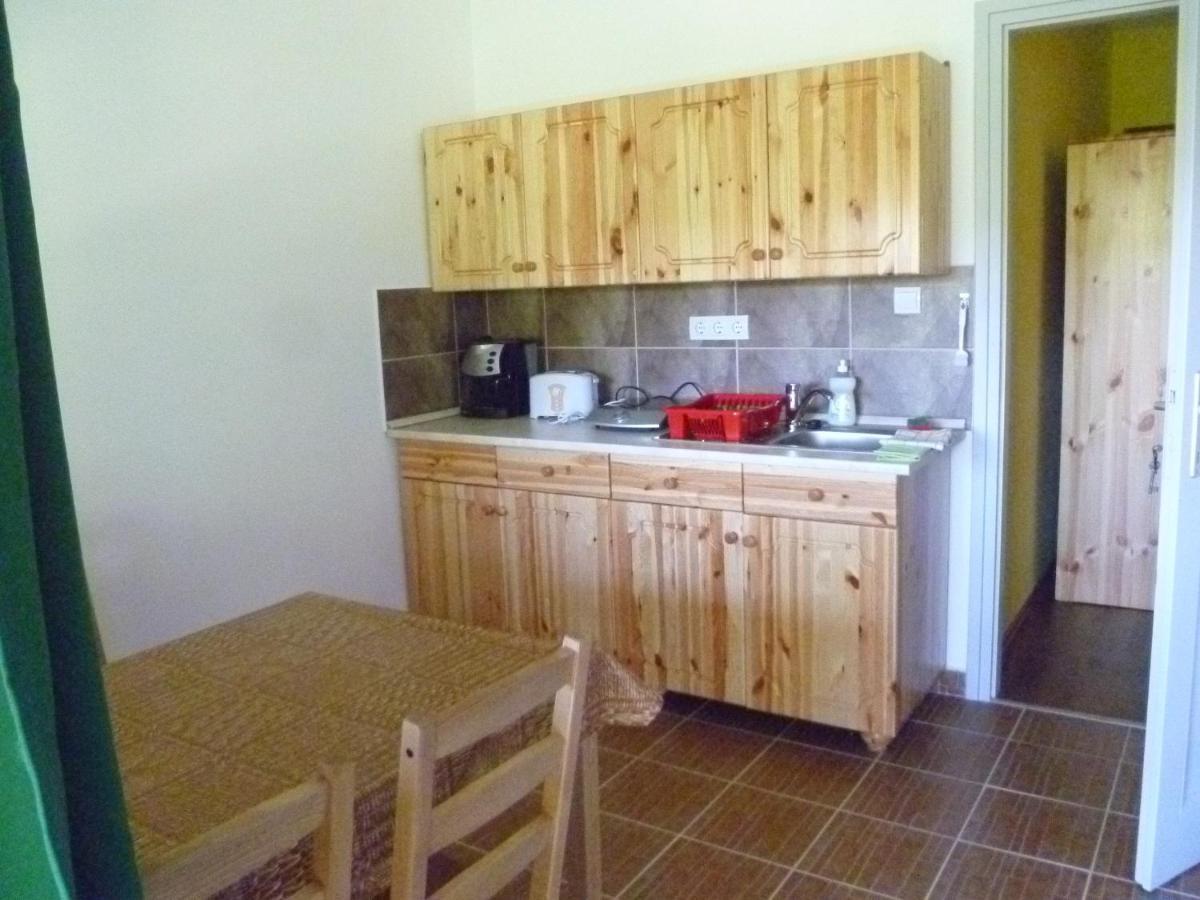 Kisrejtek Apartmanhaz Lispeszentadorján エクステリア 写真