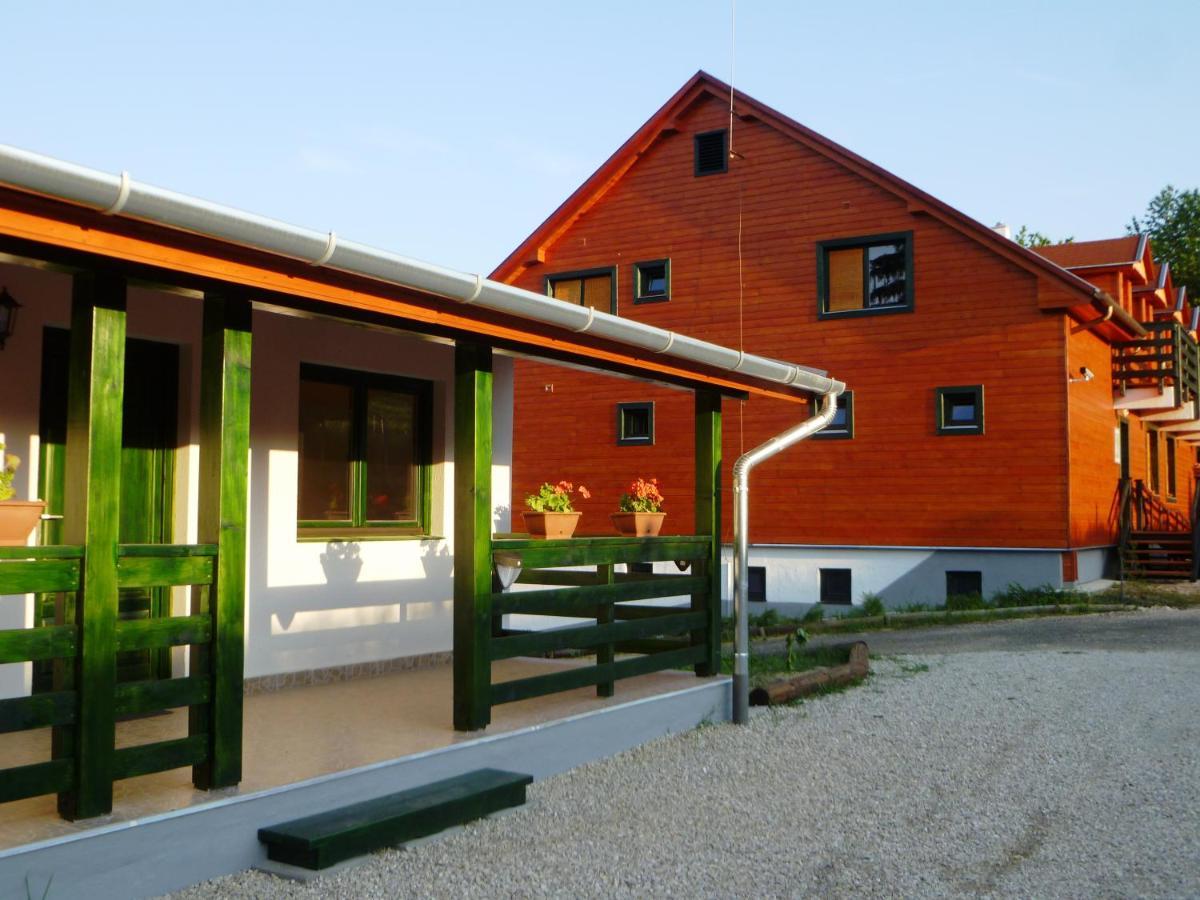 Kisrejtek Apartmanhaz Lispeszentadorján エクステリア 写真